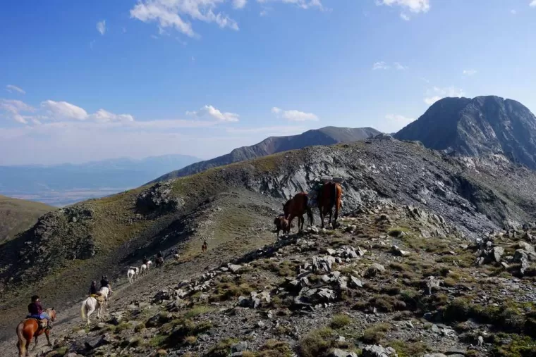 randonnée équestre dans les Pyrénées-Orientales.